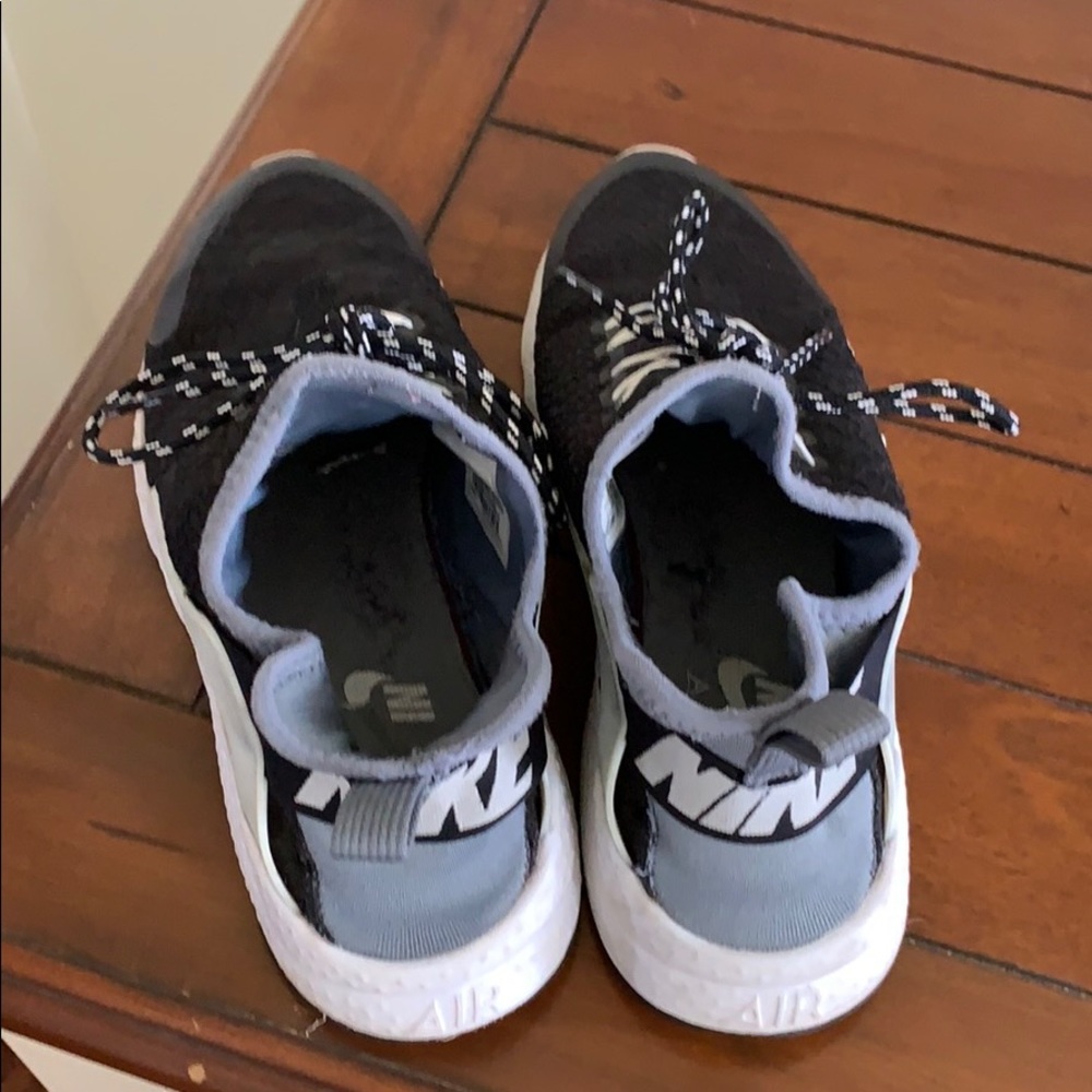 Nike Air Huaraches 8.5. Large NIKE Logo 🔥